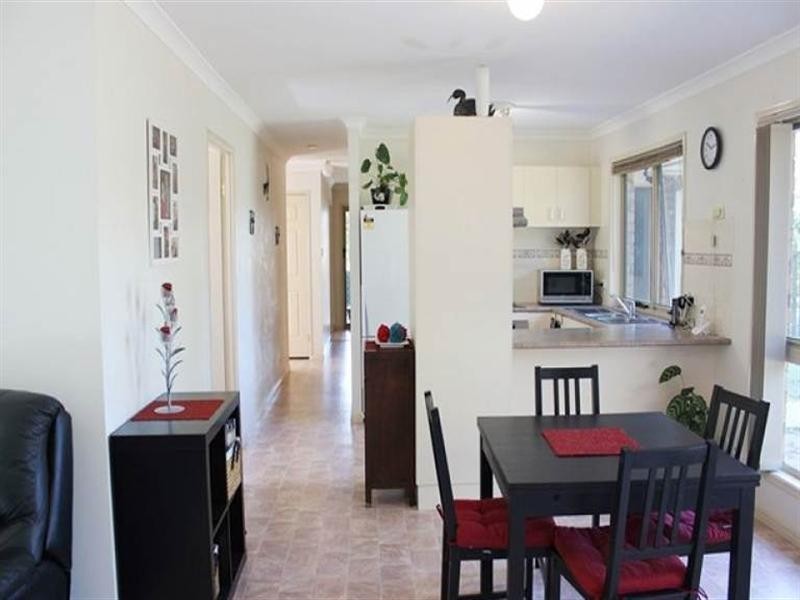 4 Isaac Court, Hillcrest QLD 4118