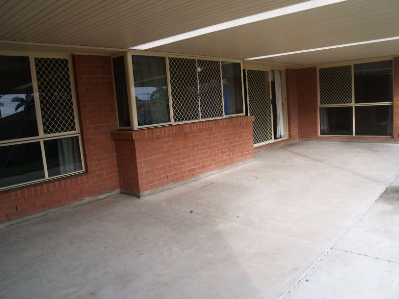 3 Wisteria Drive, Regents Park QLD 4118