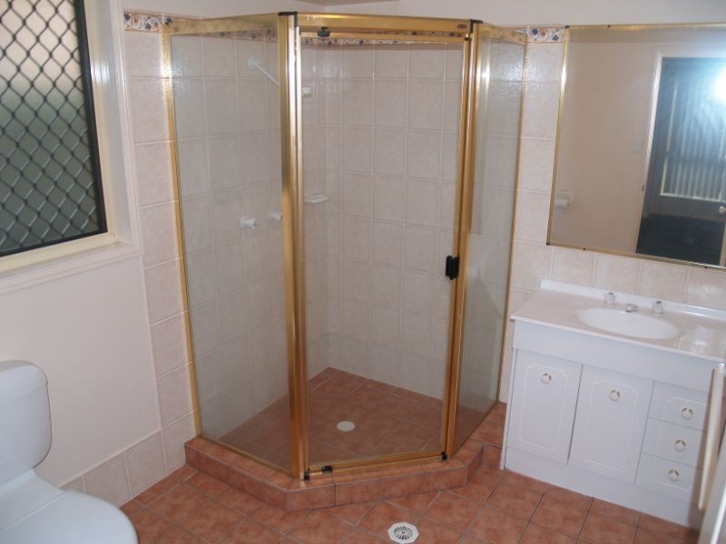 3 Wisteria Drive, Regents Park QLD 4118