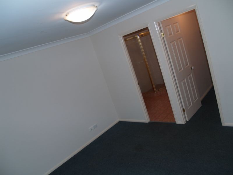 3 Wisteria Drive, Regents Park QLD 4118