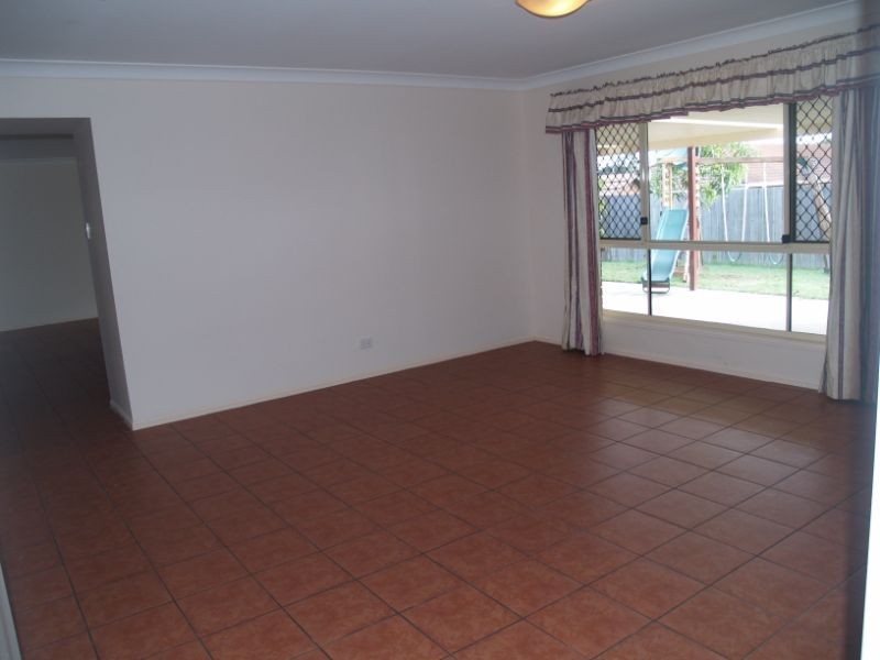 3 Wisteria Drive, Regents Park QLD 4118