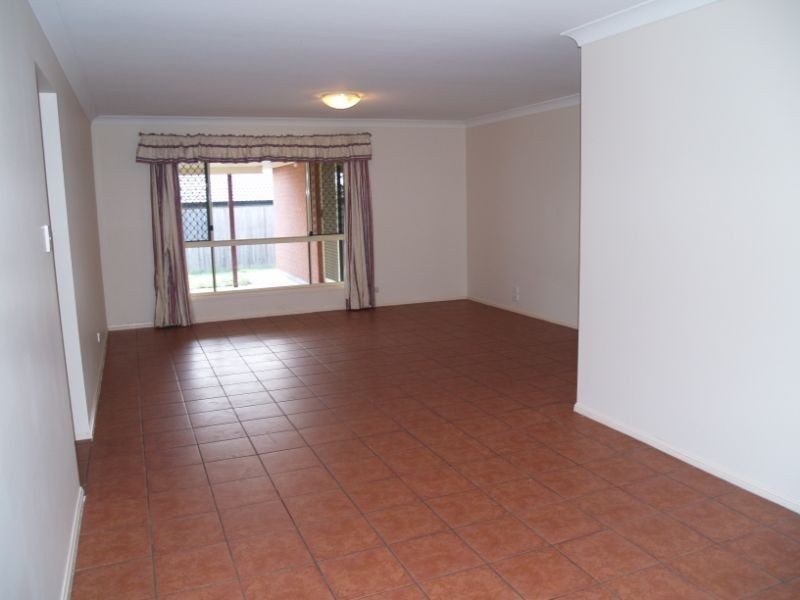 3 Wisteria Drive, Regents Park QLD 4118