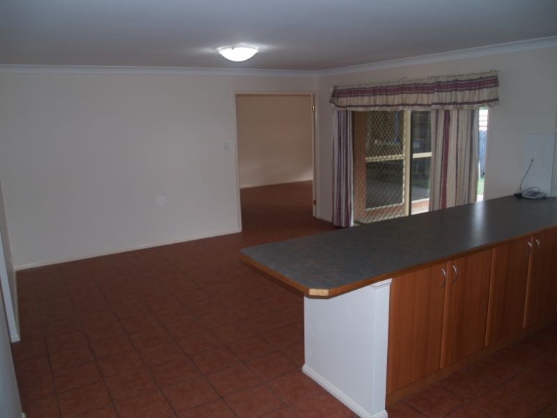 3 Wisteria Drive, Regents Park QLD 4118