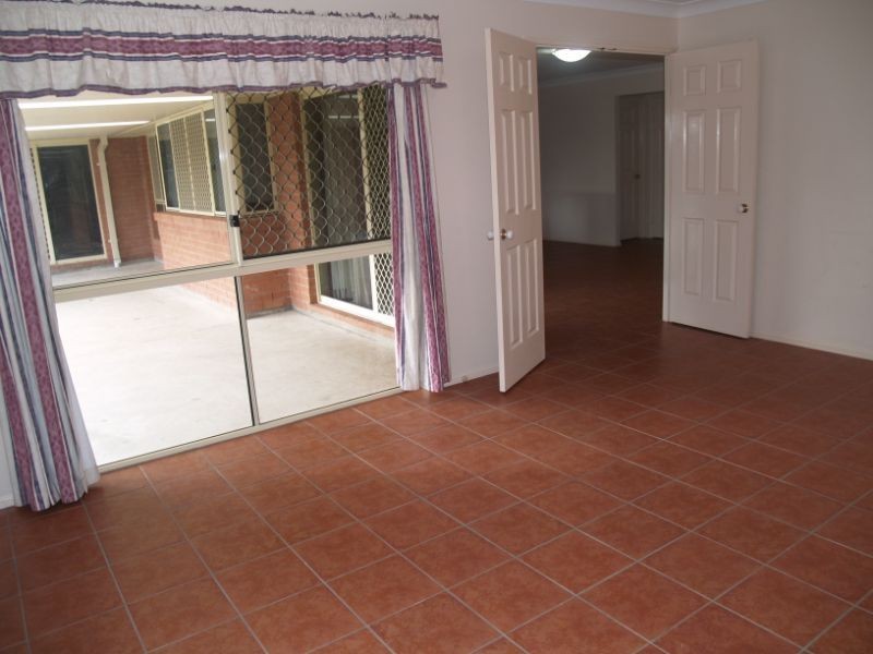 3 Wisteria Drive, Regents Park QLD 4118