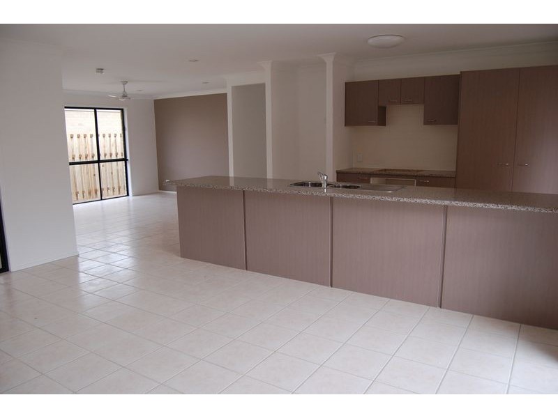 6 Pebbles Court, Berrinba QLD 4117