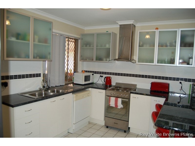 50 Bottlebrush Drive, Regents Park QLD 4118