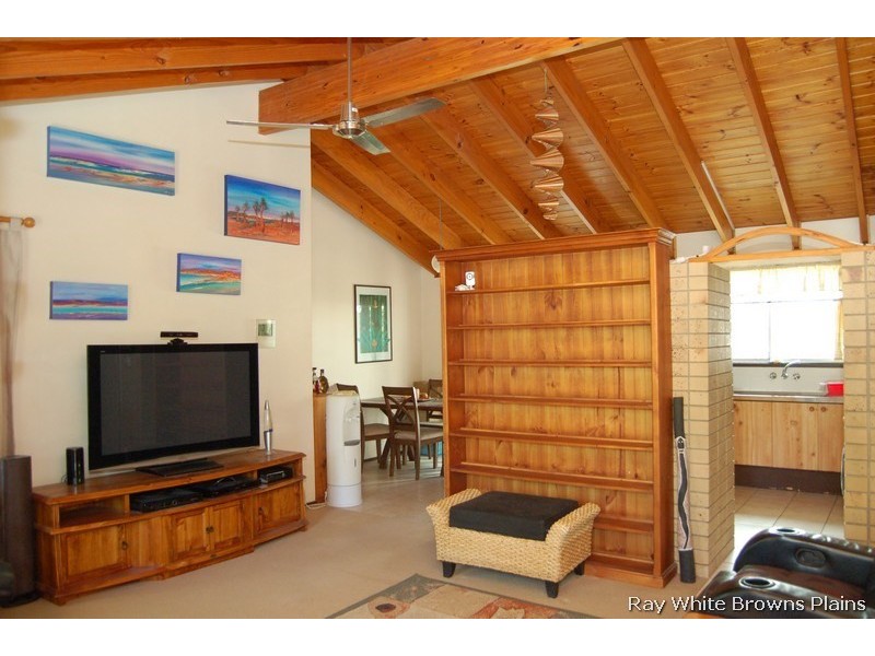 17 Conifer Street, Hillcrest QLD 4118