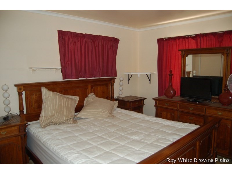 17 Conifer Street, Hillcrest QLD 4118