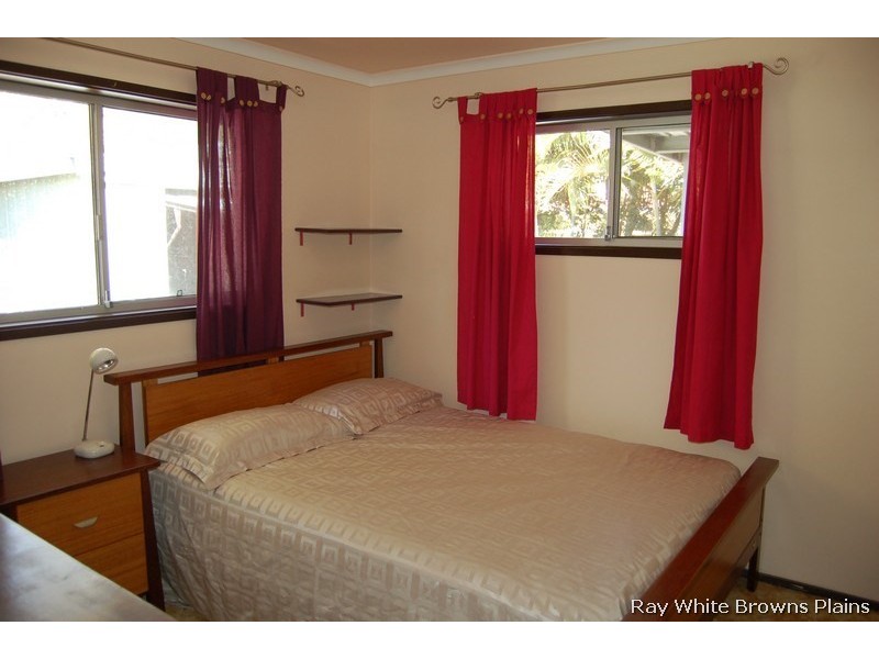 17 Conifer Street, Hillcrest QLD 4118