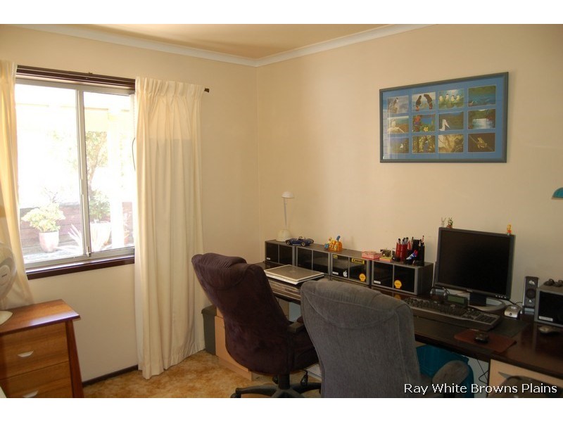 17 Conifer Street, Hillcrest QLD 4118