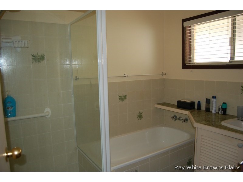 17 Conifer Street, Hillcrest QLD 4118