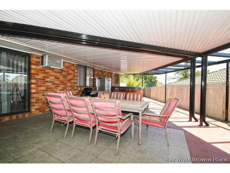 3 Pinnacle Close, Regents Park QLD 4118