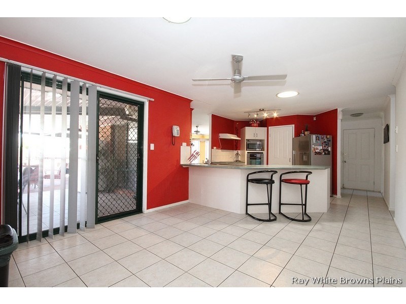 3 Pinnacle Close, Regents Park QLD 4118