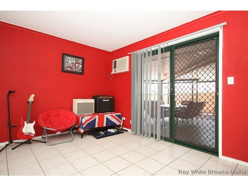 3 Pinnacle Close, Regents Park QLD 4118