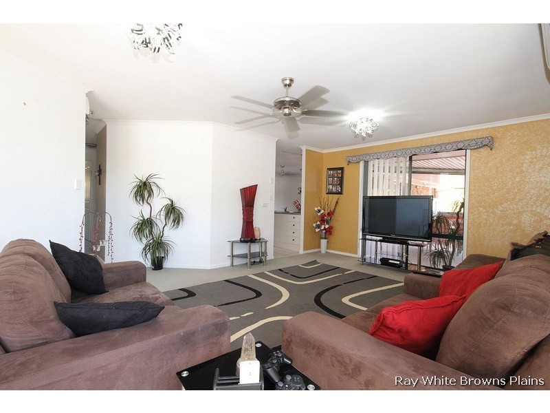 3 Pinnacle Close, Regents Park QLD 4118