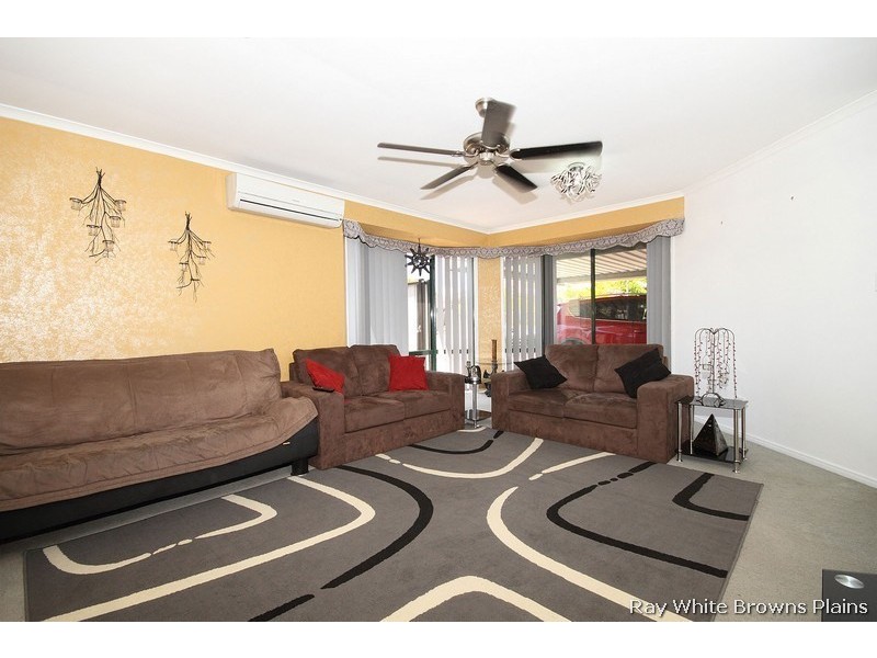 3 Pinnacle Close, Regents Park QLD 4118