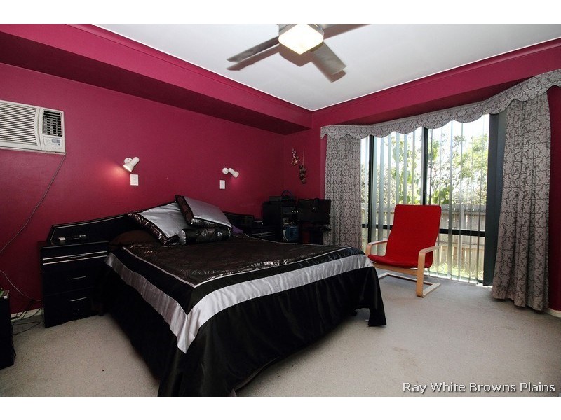 3 Pinnacle Close, Regents Park QLD 4118