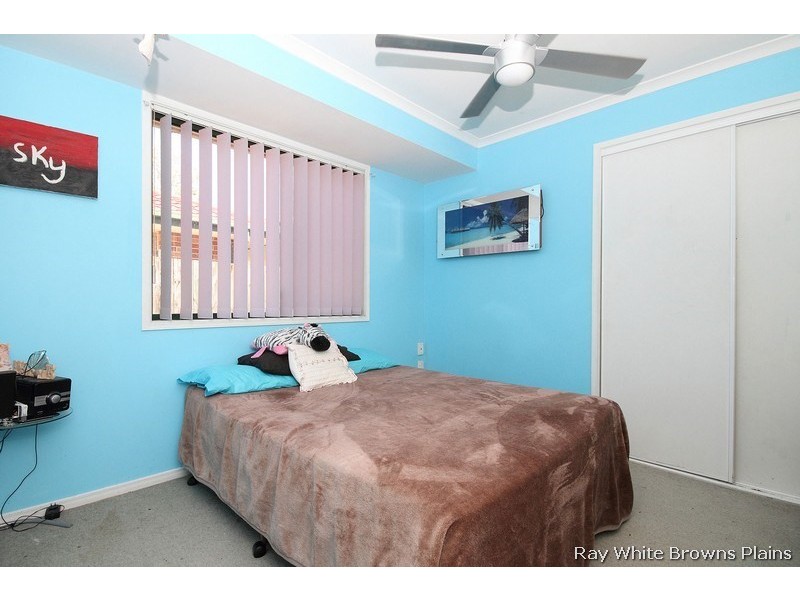 3 Pinnacle Close, Regents Park QLD 4118