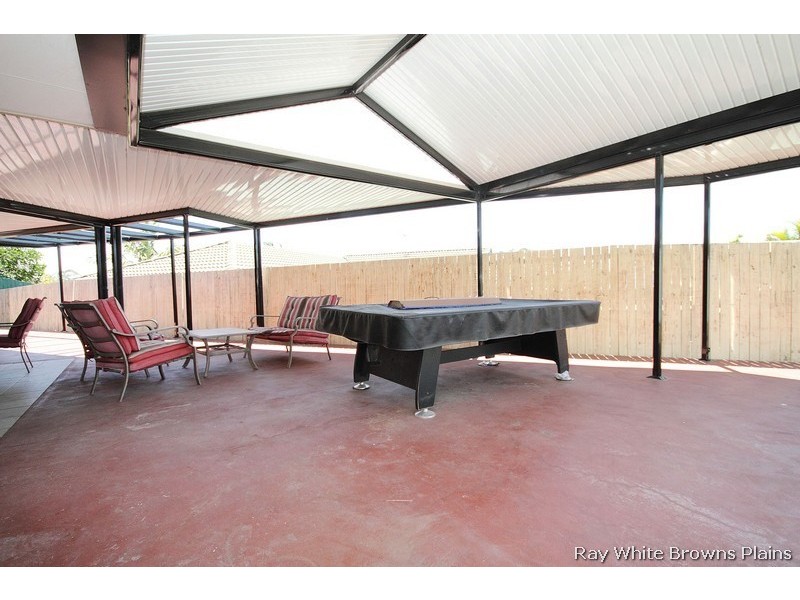 3 Pinnacle Close, Regents Park QLD 4118