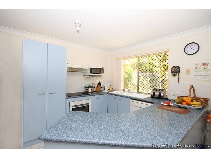 16 Majestic Court, Regents Park QLD 4118