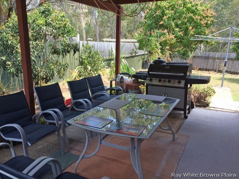 16 Majestic Court, Regents Park QLD 4118