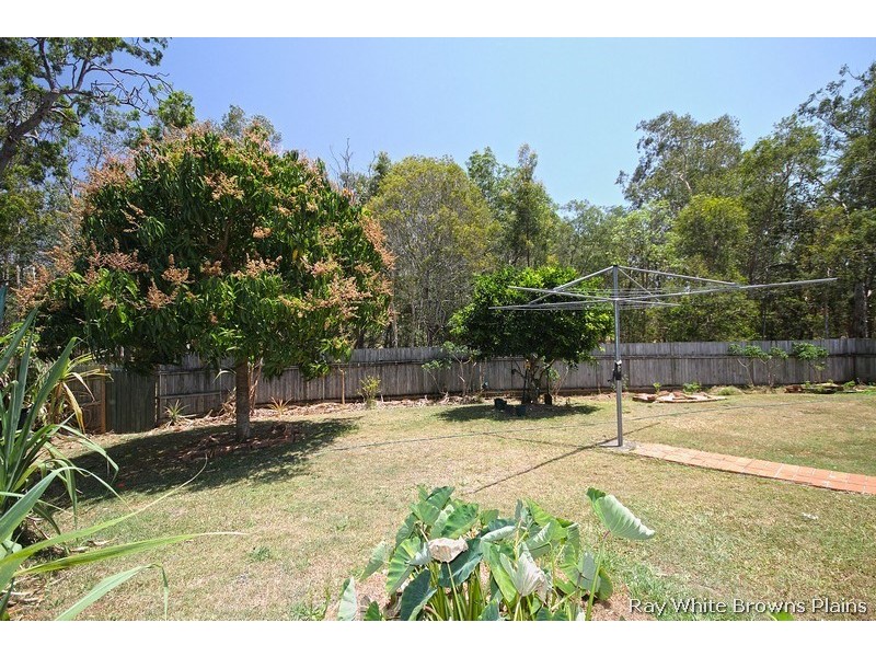 16 Majestic Court, Regents Park QLD 4118