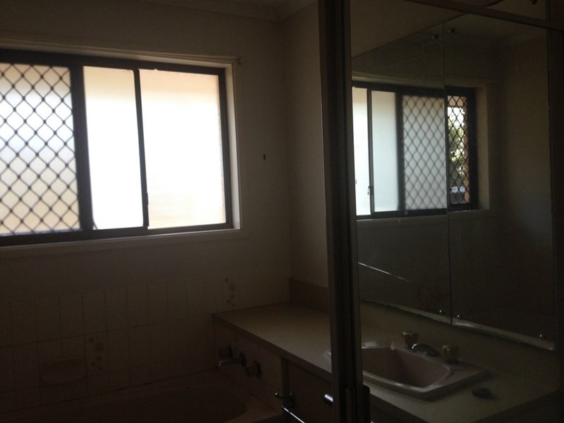 169 Middle, Boronia Heights QLD 4124