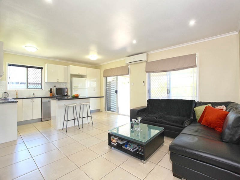 52 Limerick Drive, Crestmead QLD 4132