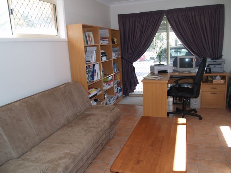 50 Redgum Drive, Regents Park QLD 4118