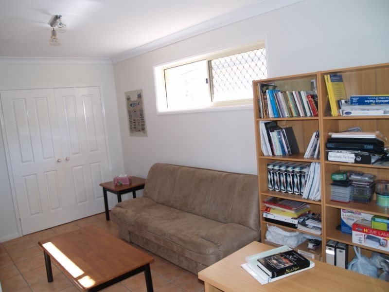 50 Redgum Drive, Regents Park QLD 4118