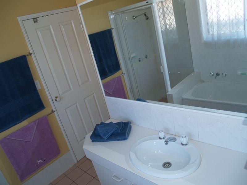 50 Redgum Drive, Regents Park QLD 4118