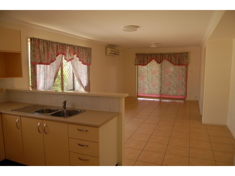 11 Thistle Street, Regents Park QLD 4118