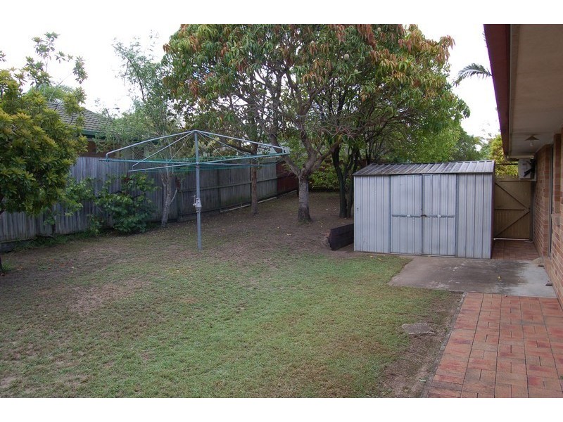 11 Thistle Street, Regents Park QLD 4118
