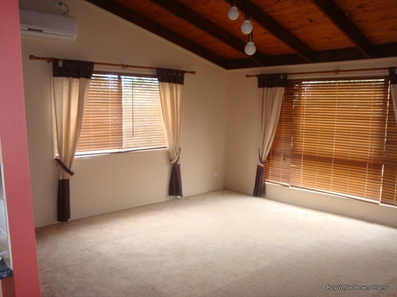 63 Conifer Street, Hillcrest QLD 4118