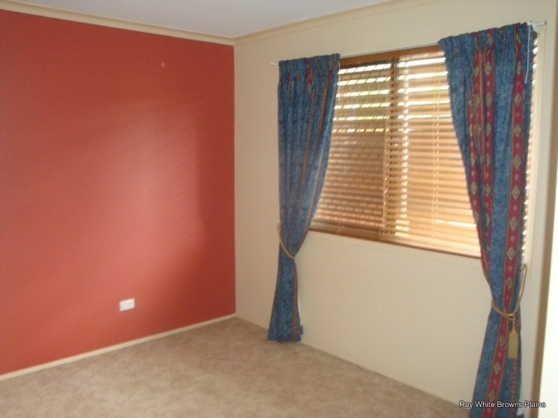 63 Conifer Street, Hillcrest QLD 4118