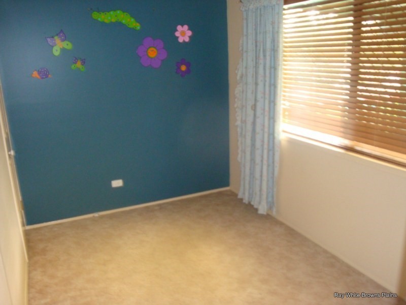 63 Conifer Street, Hillcrest QLD 4118