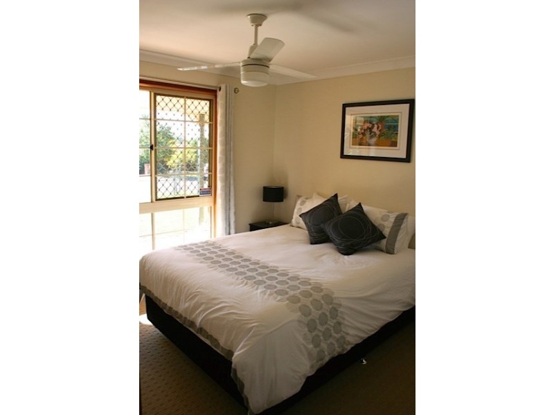 1 Iberis Court, Regents Park QLD 4118
