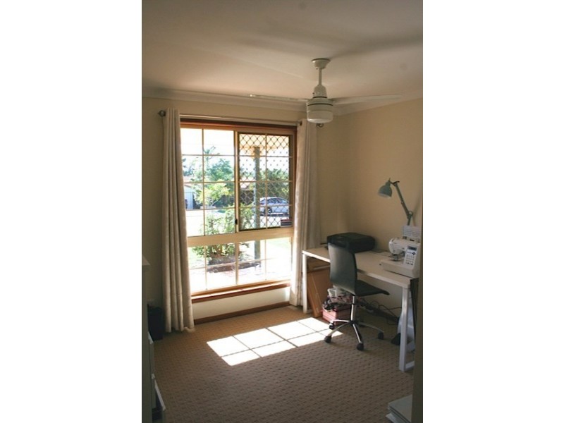 1 Iberis Court, Regents Park QLD 4118