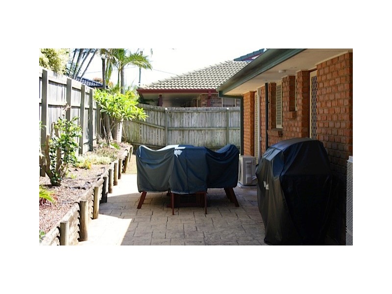 1 Iberis Court, Regents Park QLD 4118