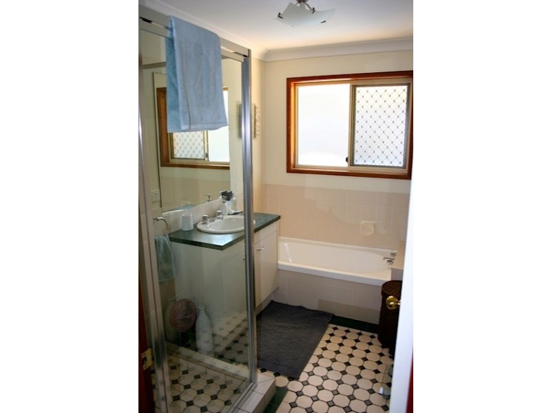 1 Iberis Court, Regents Park QLD 4118