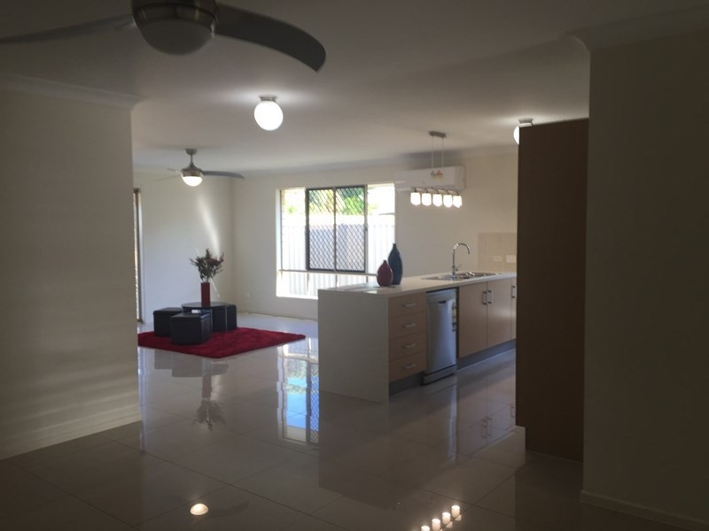 44 Maryland Drive, Regents Park QLD 4118