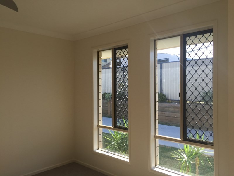 44 Maryland Drive, Regents Park QLD 4118