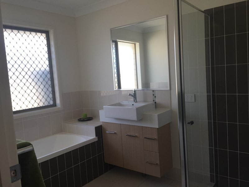 44 Maryland Drive, Regents Park QLD 4118