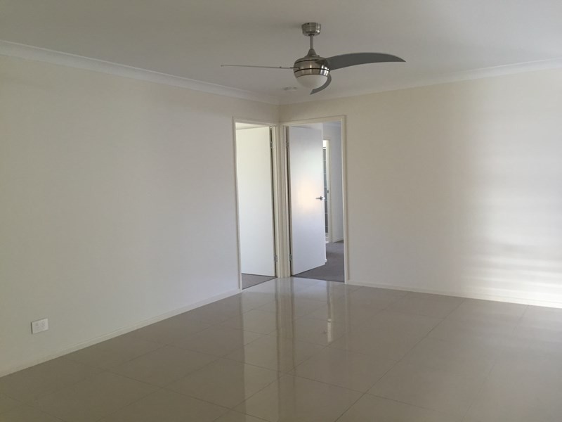 44 Maryland Drive, Regents Park QLD 4118
