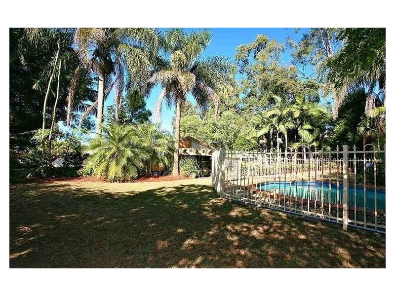 56 Owens Crescent, Regents Park QLD 4118