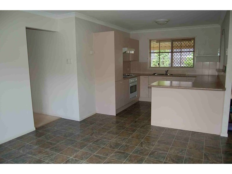 8 sonorous Close, Regents Park QLD 4118