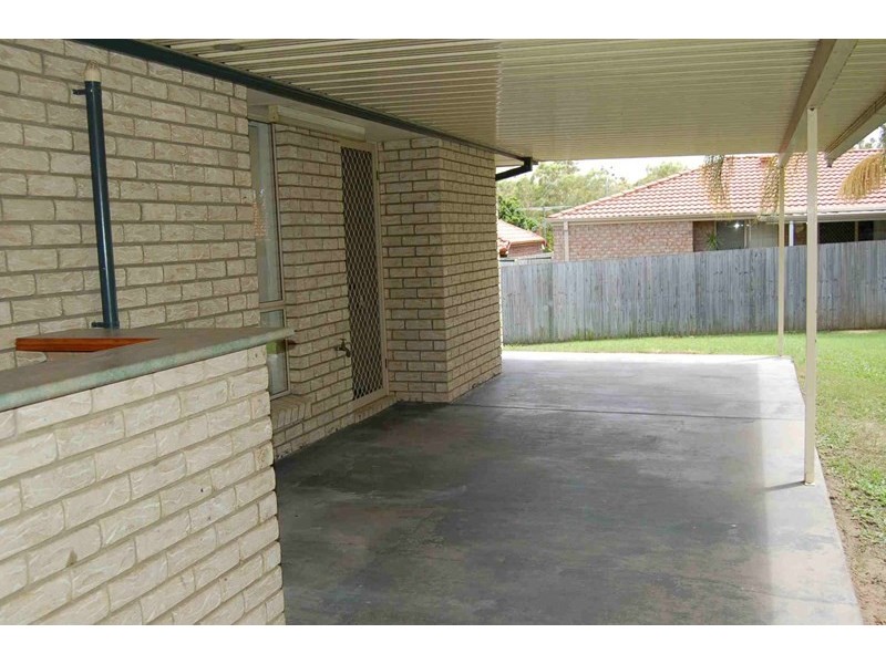 8 sonorous Close, Regents Park QLD 4118