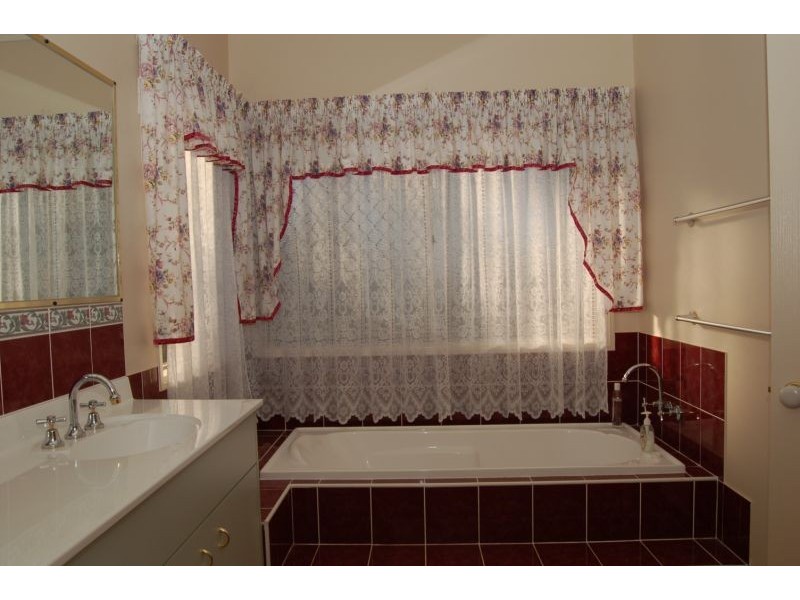 9-11 Paperbark Court, New Beith QLD 4124