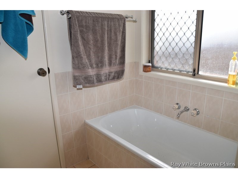 33 Samantha Street, Boronia Heights QLD 4124