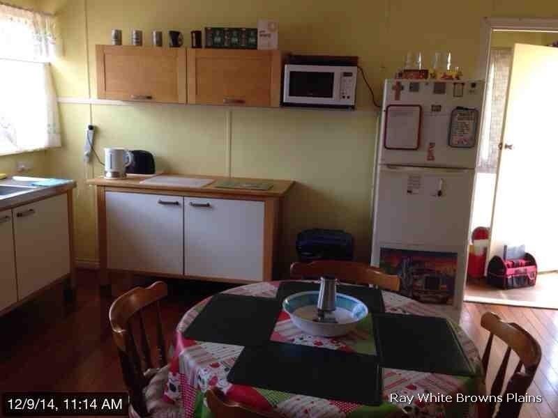 102 MIDDLE Road, Hillcrest QLD 4118